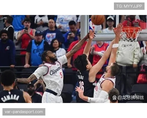 篮球规则解析防守犯规和进攻犯规区别的具体判定依据